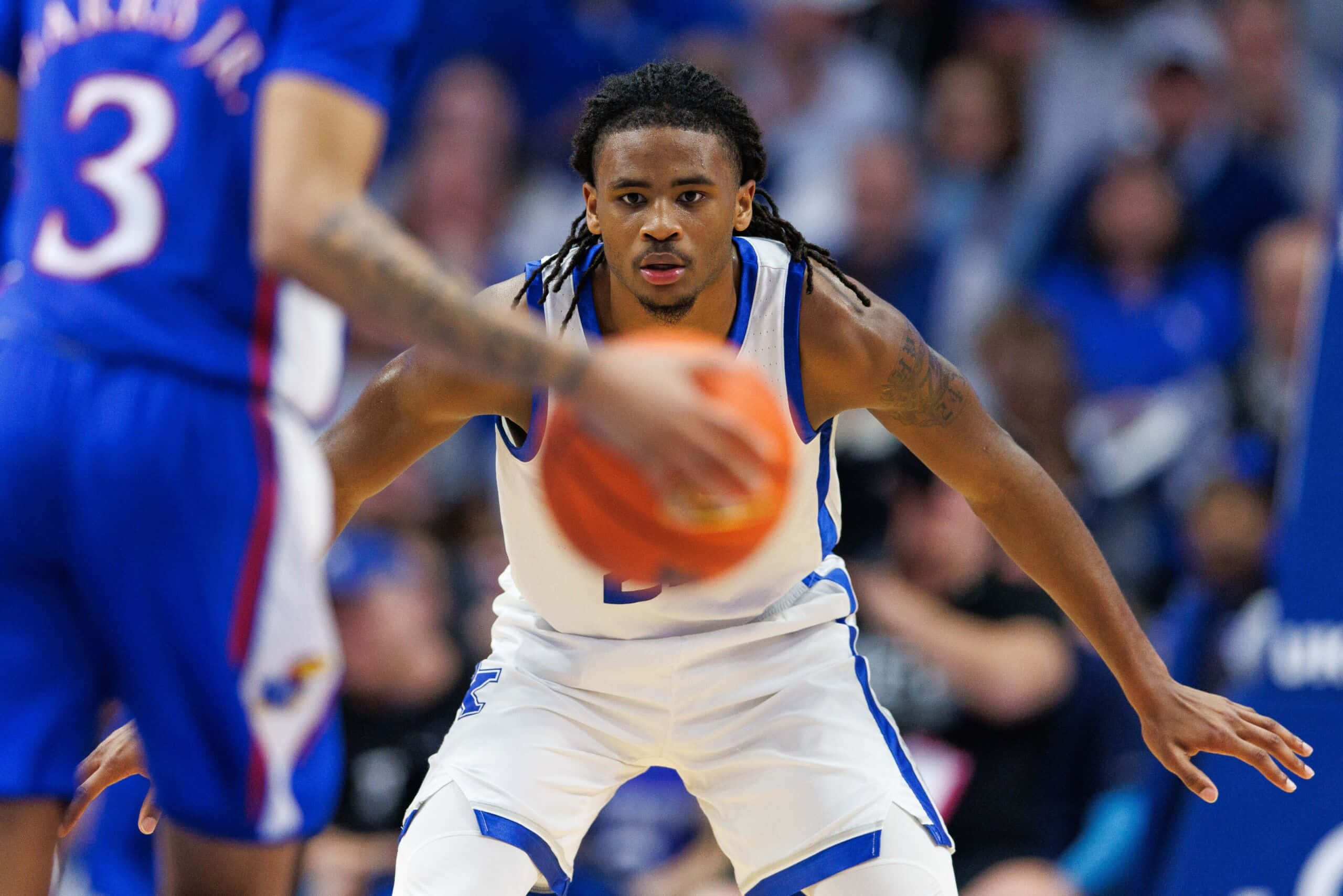 Cason Wallace, white and blue uniform, dribbles the ball, 2K Desktop Wallpaper