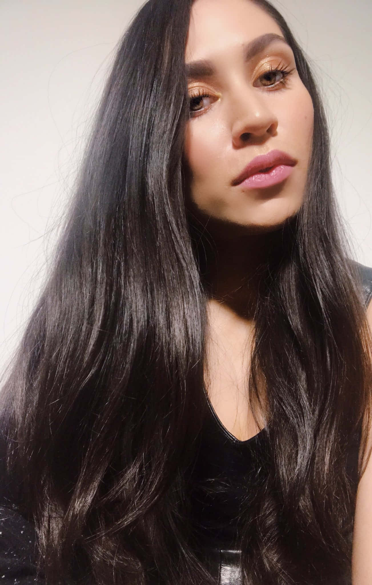 Cassie Steele, long dark hair, golden eye makeup, Full HD Phone Wallpaper