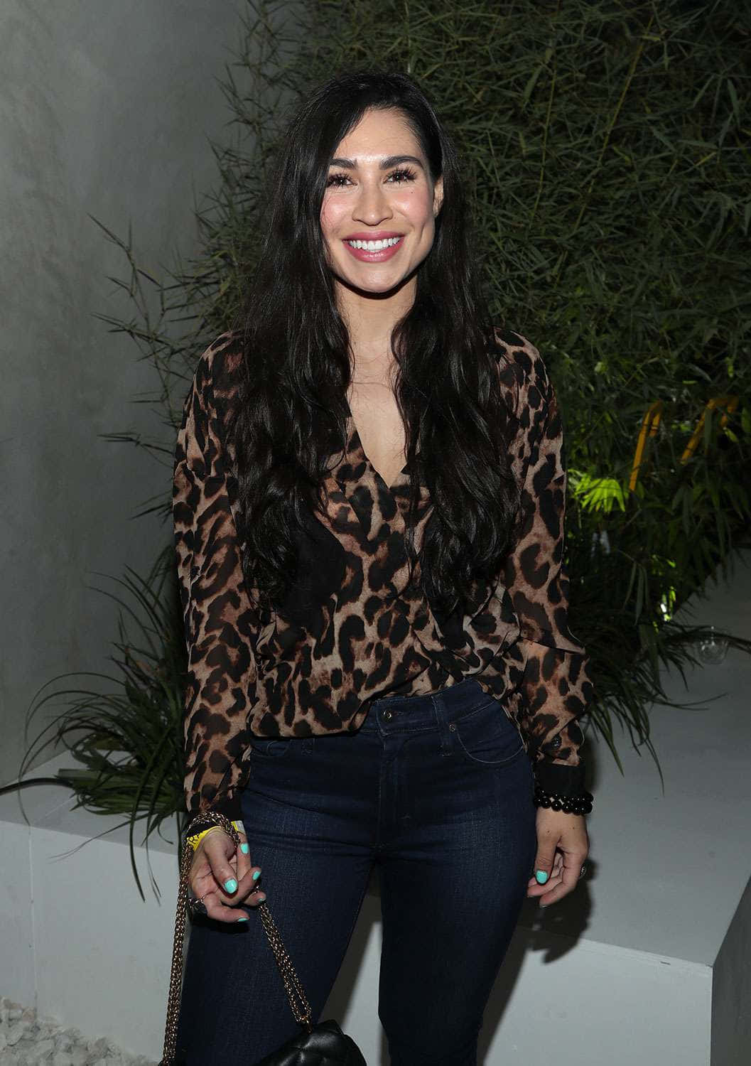 Cassie Steele, leopard print blouse, long dark hair, HD Phone Wallpaper