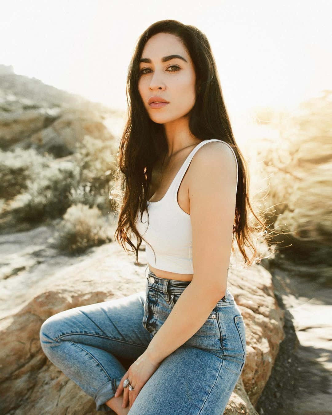 Cassie Steele, sunlit rock, desert landscape, HD Phone Wallpaper