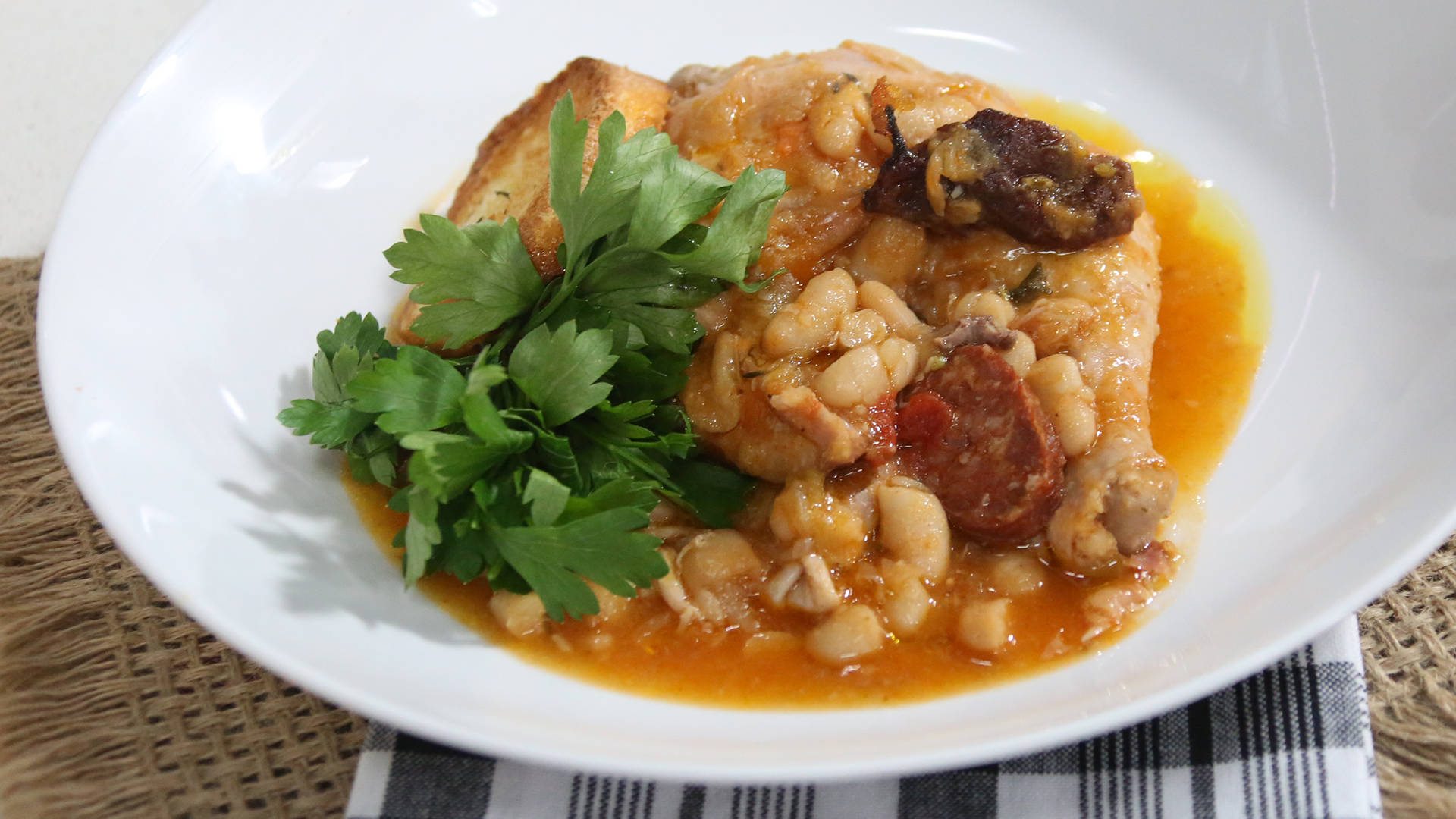 cassoulet, white bowl, chicken beans and sausage, Full HD Desktop Wallpaper