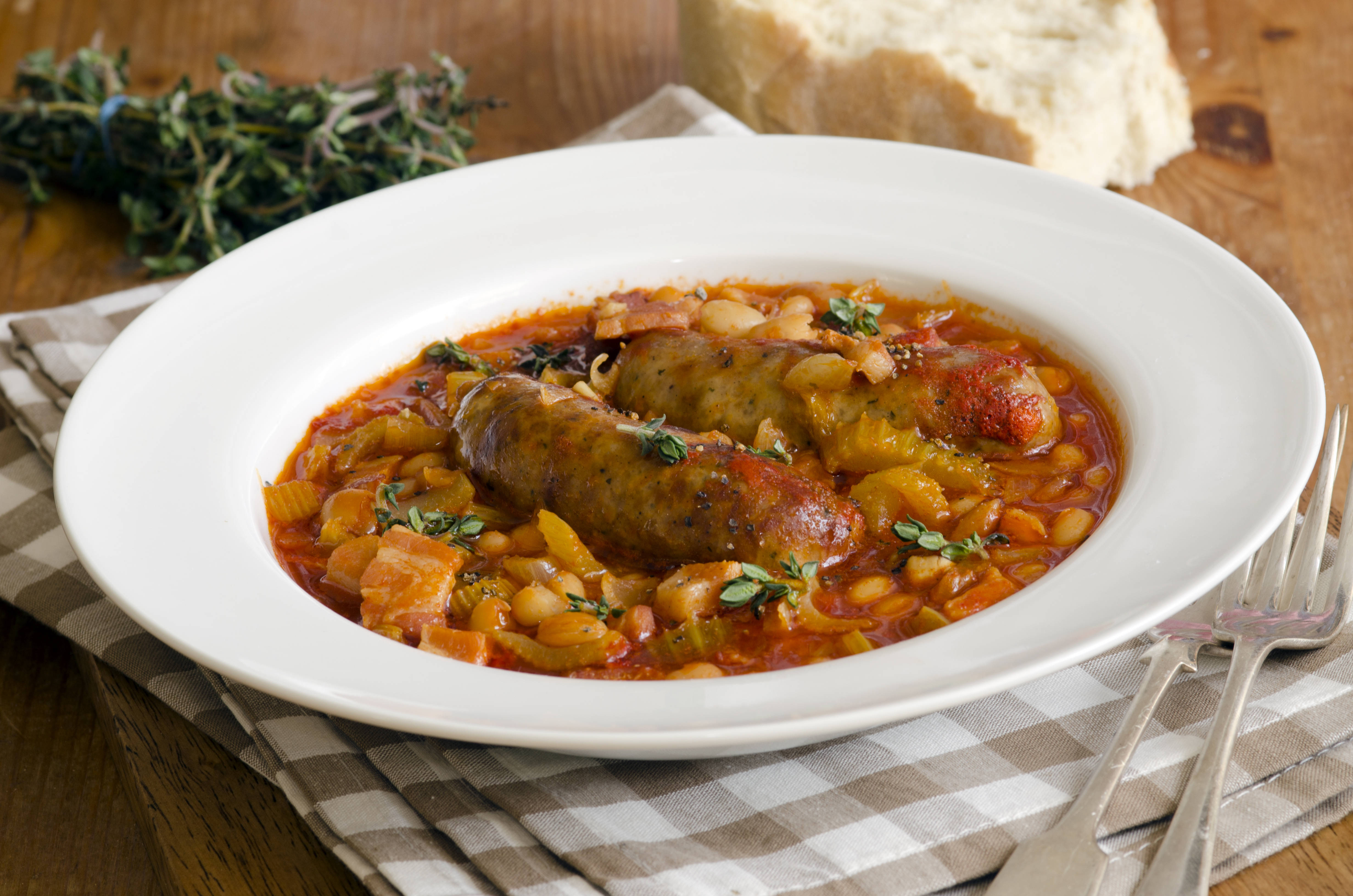 Cassoulet, barbecue sausage, tomato sauce, 4K Desktop Wallpaper