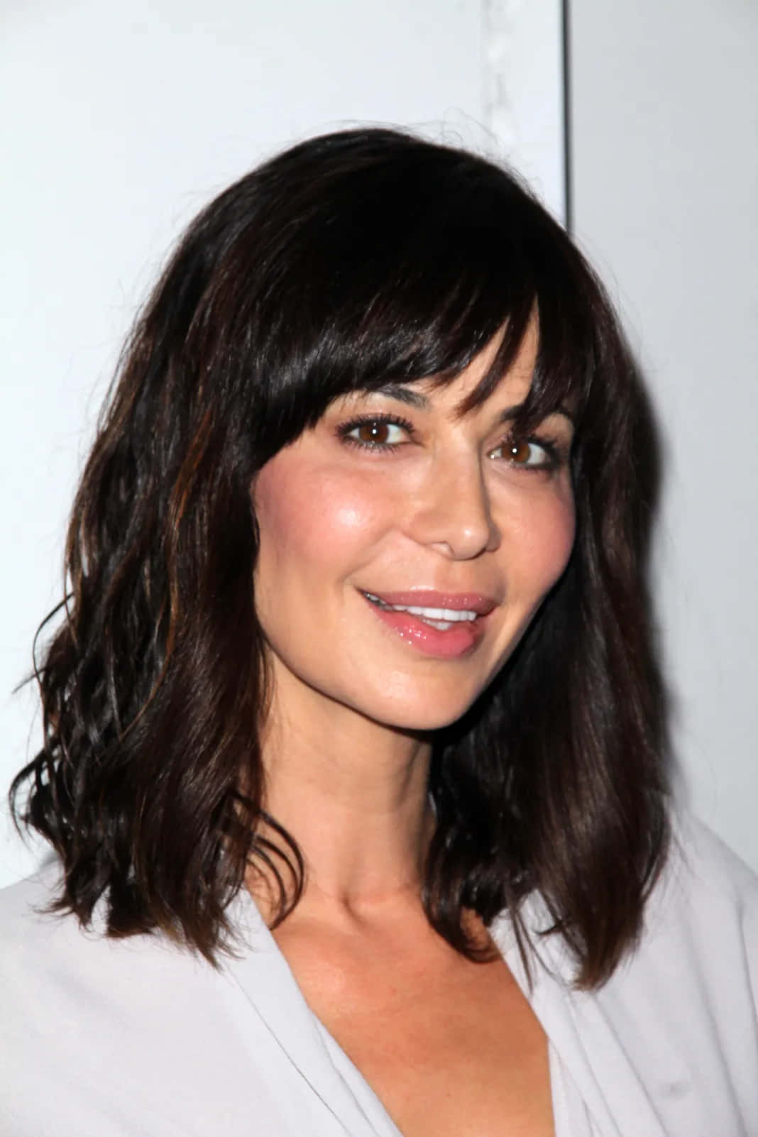 Catherine Bell, dark wavy hair, bangs, HD Phone Wallpaper