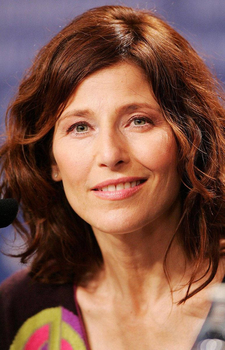 Catherine Keener, brown hair, gentle smile, SD Phone Wallpaper