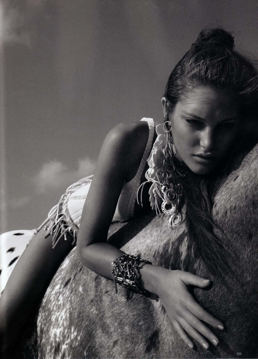 Catherine Mcneil, tribal-style jewelry, spotted animal, SD Phone Wallpaper