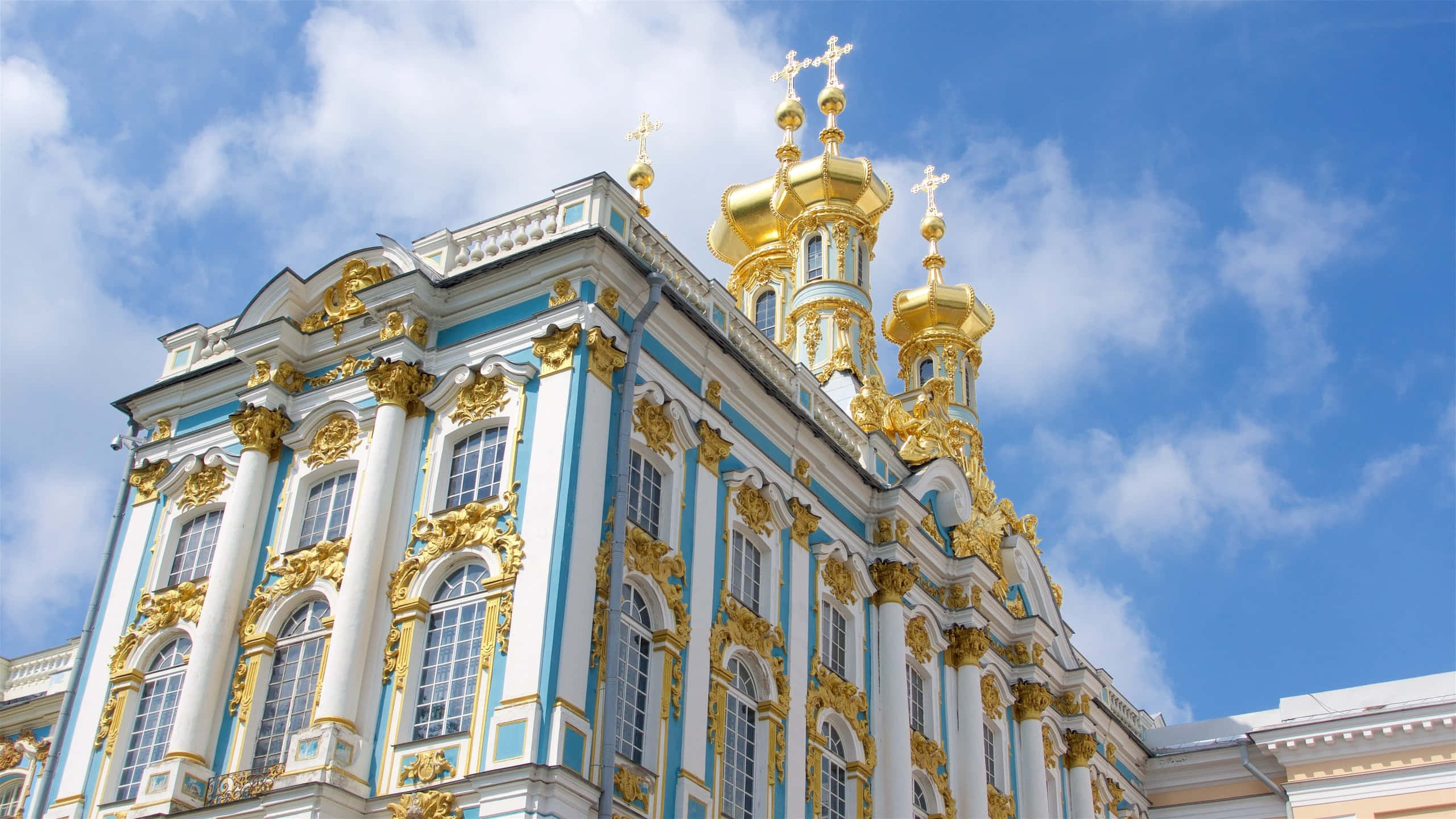 Catherine Palace, golden crosses, gold domes, 2K Desktop Wallpaper