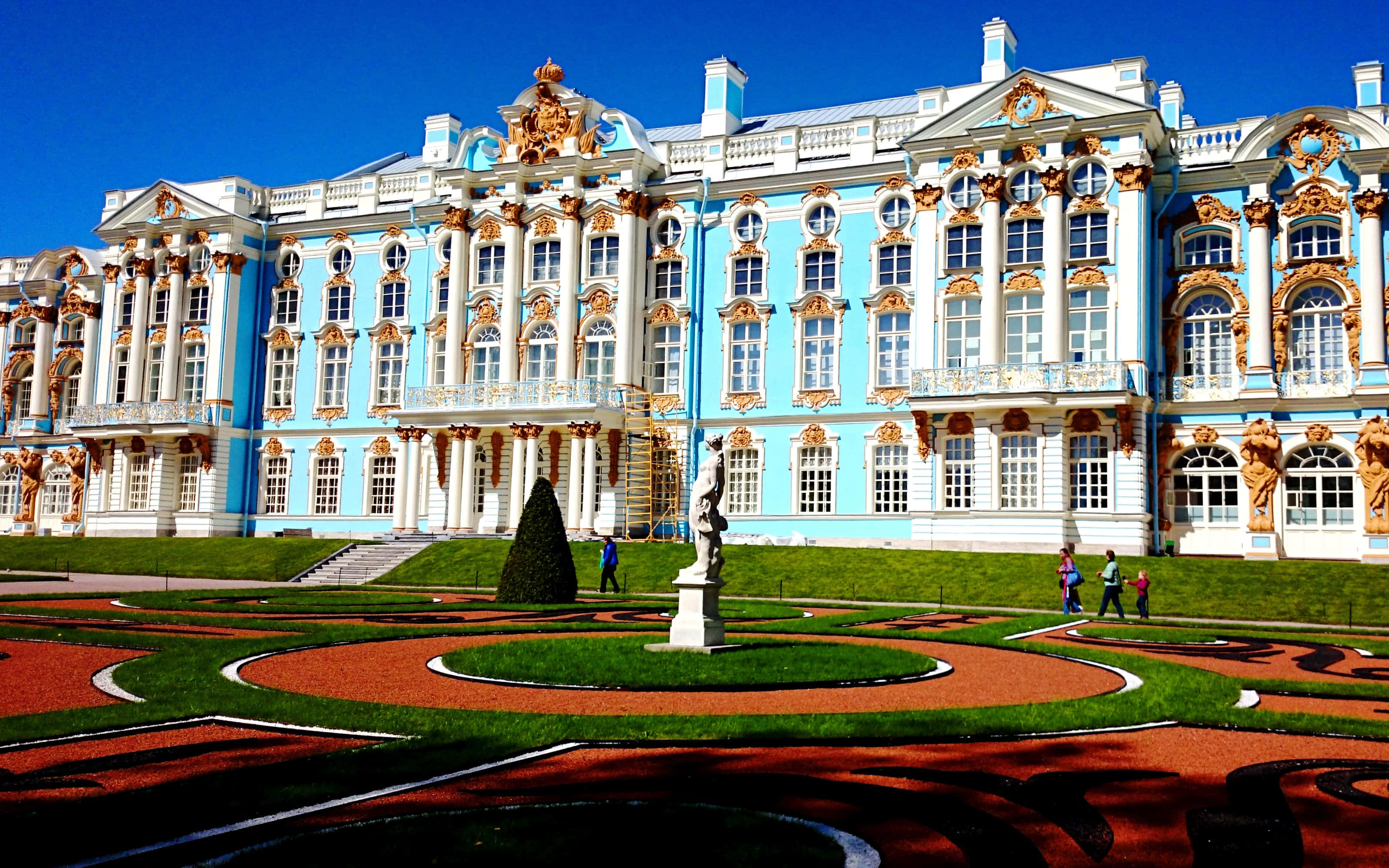 Catherine Palace, garden statue, light blue, 2K Desktop Wallpaper