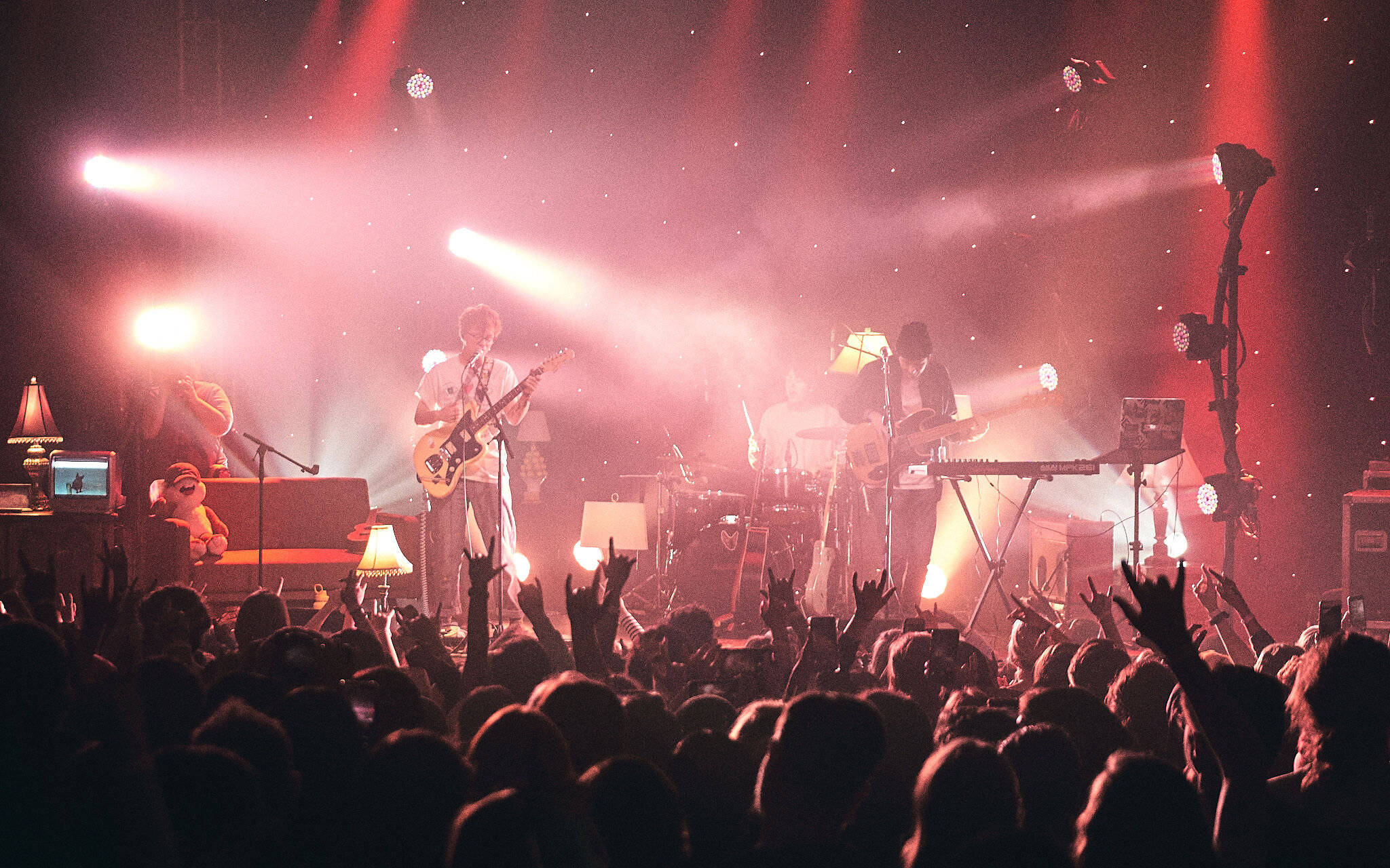Cavetown, vibrant red and white stage lights, energetic crowd, Full HD Desktop Wallpaper