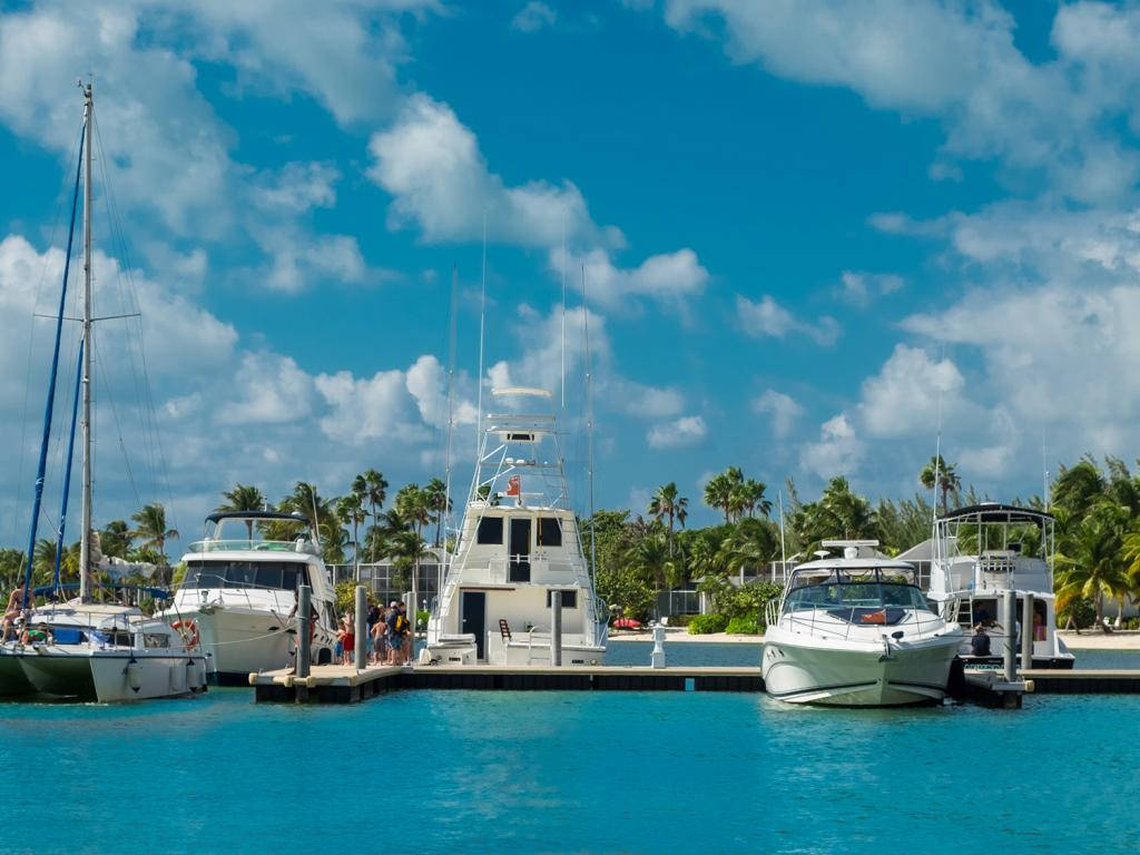 Cayman Island, yacht harbor, white yachts, SD Desktop Wallpaper