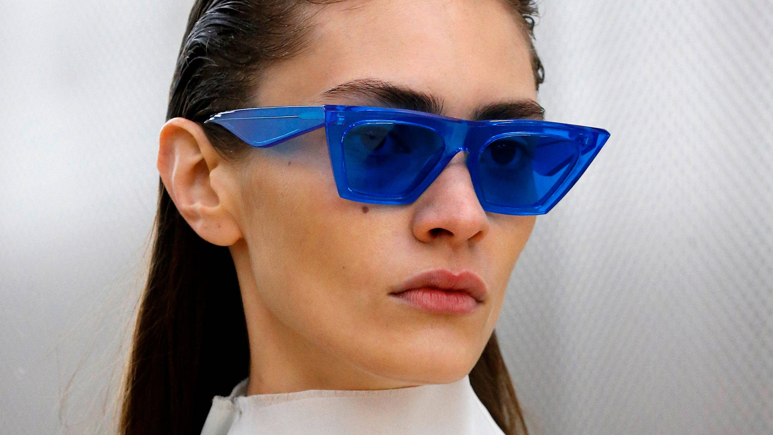 Celine, blue rectangle frame, dark hair, 2K Desktop Wallpaper