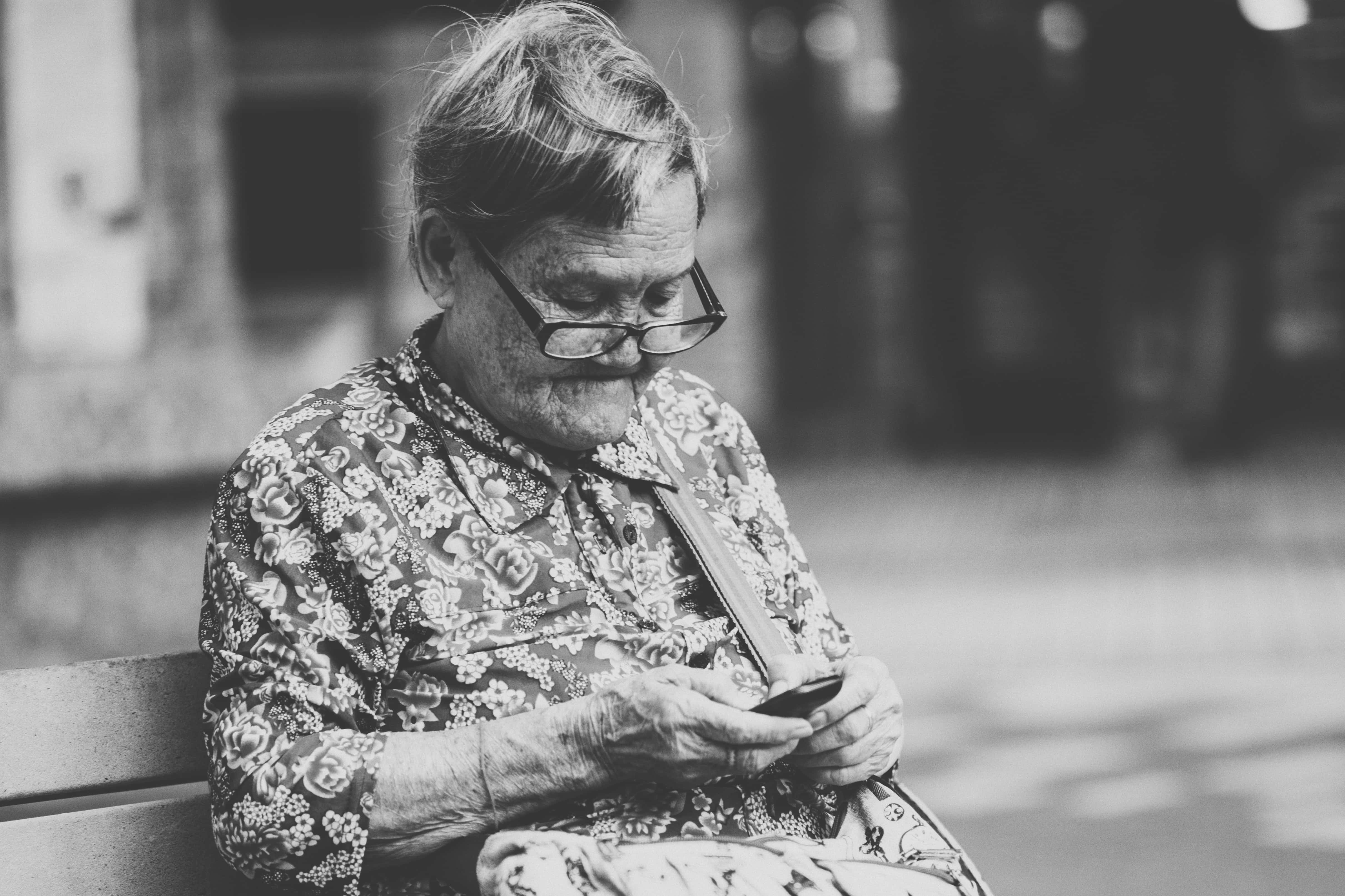 elderly woman, glasses, bench, 4K Desktop Wallpaper