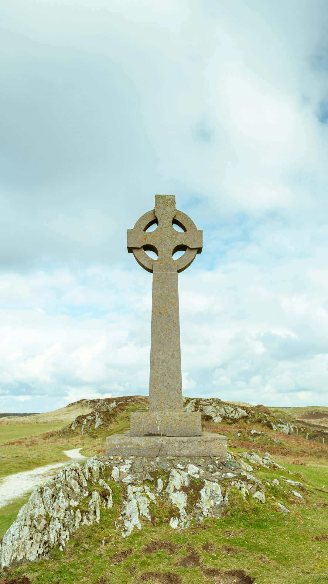 Celtic Cross, mossy rocky hill, cloudy sky, Full HD Phone Wallpaper