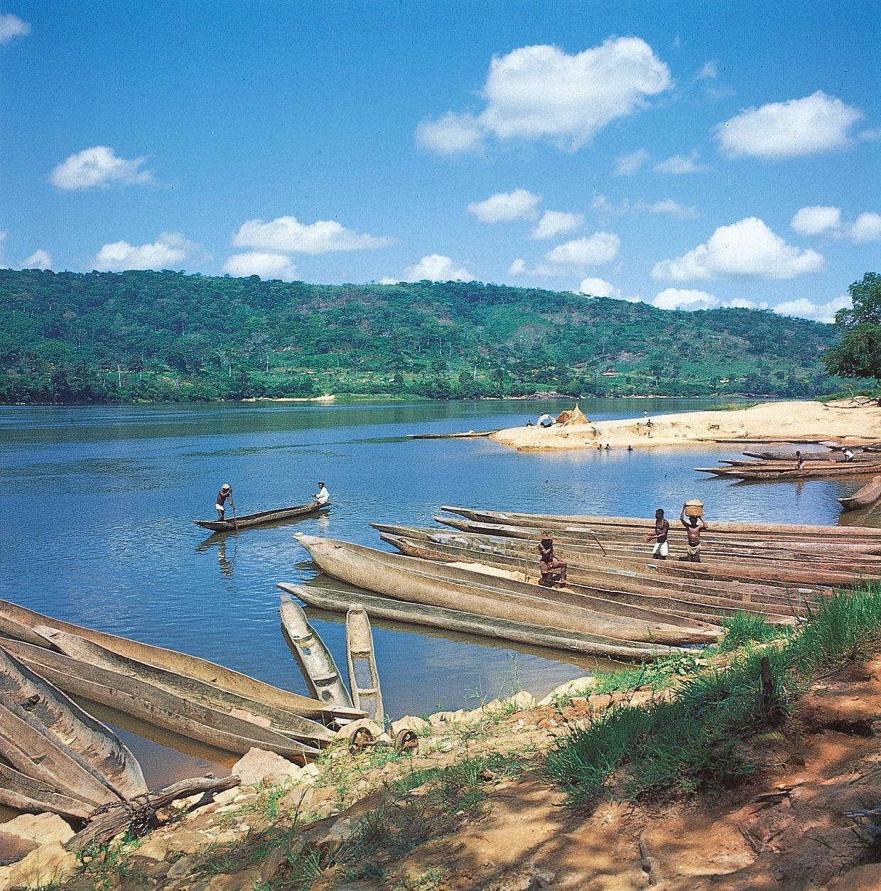 wooden boat, river scene, sandy shore, SD Phone Wallpaper