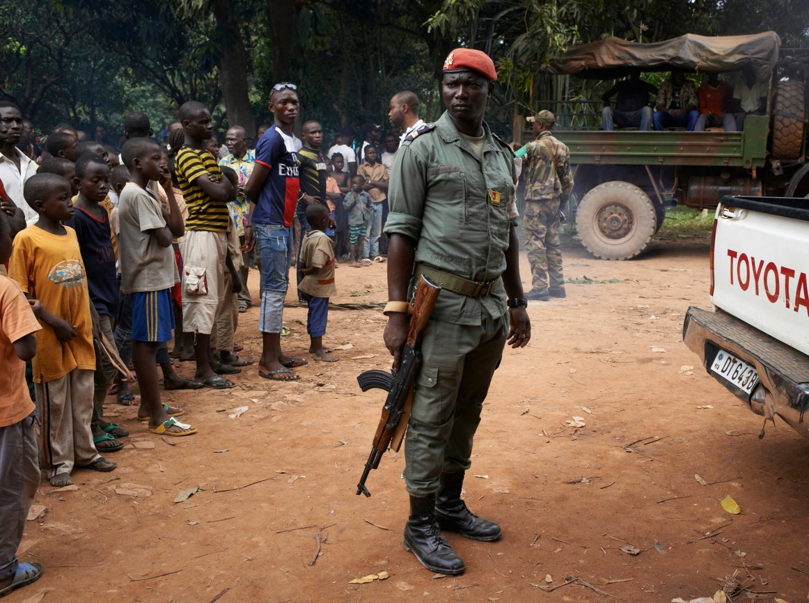 Central African Republic, green uniform, red beret, HD Desktop Wallpaper