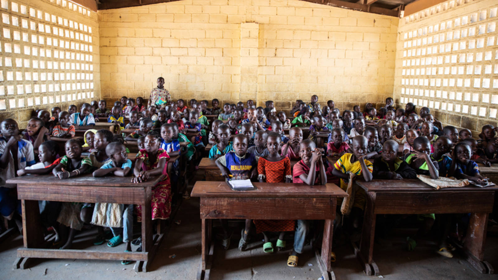 Central African Republic, classroom, wooden desks, HD Desktop Wallpaper