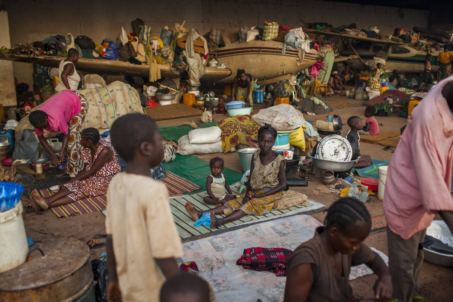 Central African Republic, indoor market, children, HD Desktop Wallpaper