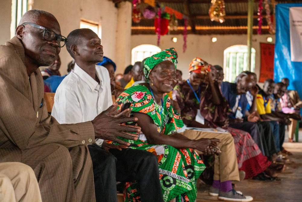 Central African Republic, colorful traditional attire, community gathering, SD Desktop Wallpaper