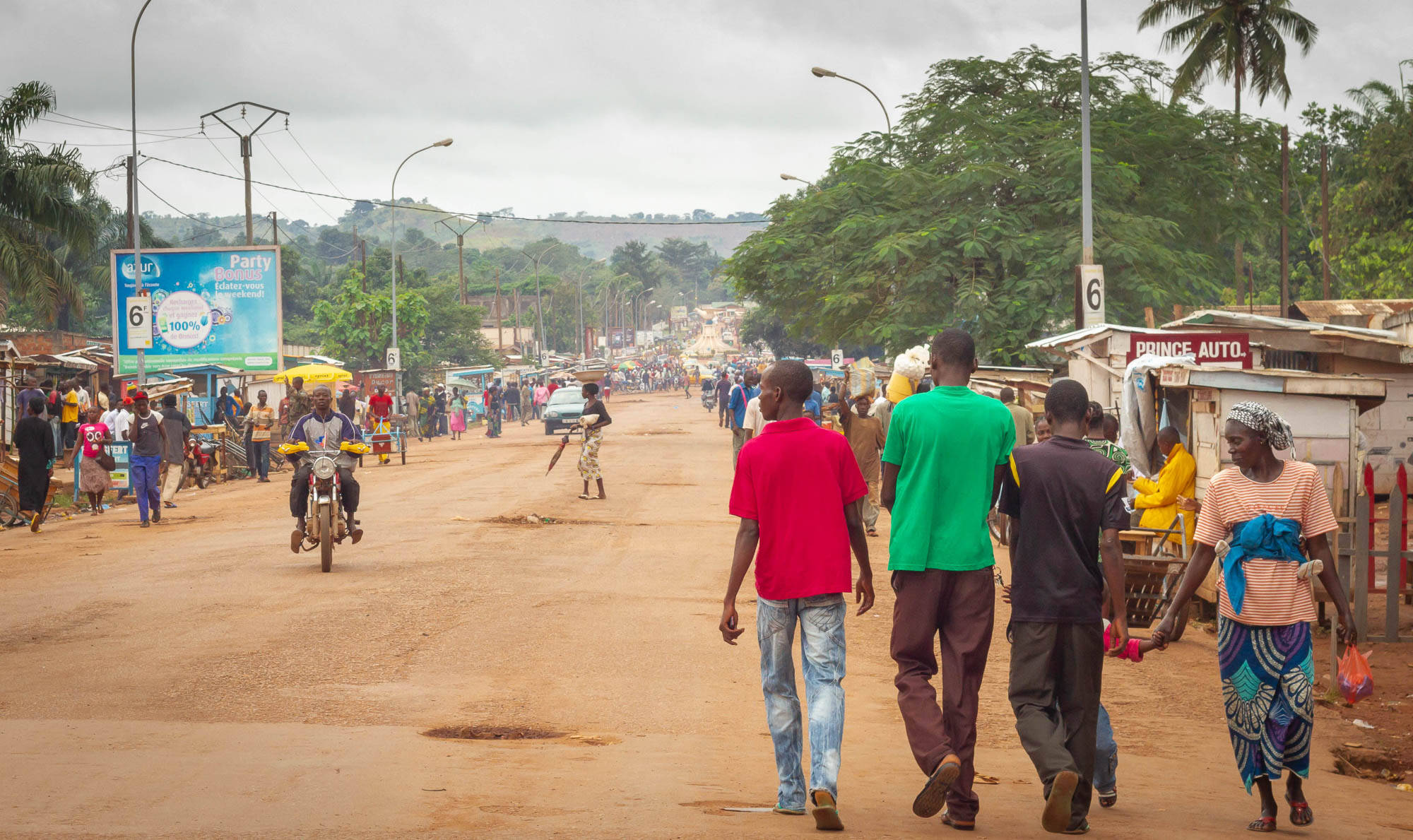Central African Republic, dirt road, lively African town, Full HD Desktop Wallpaper
