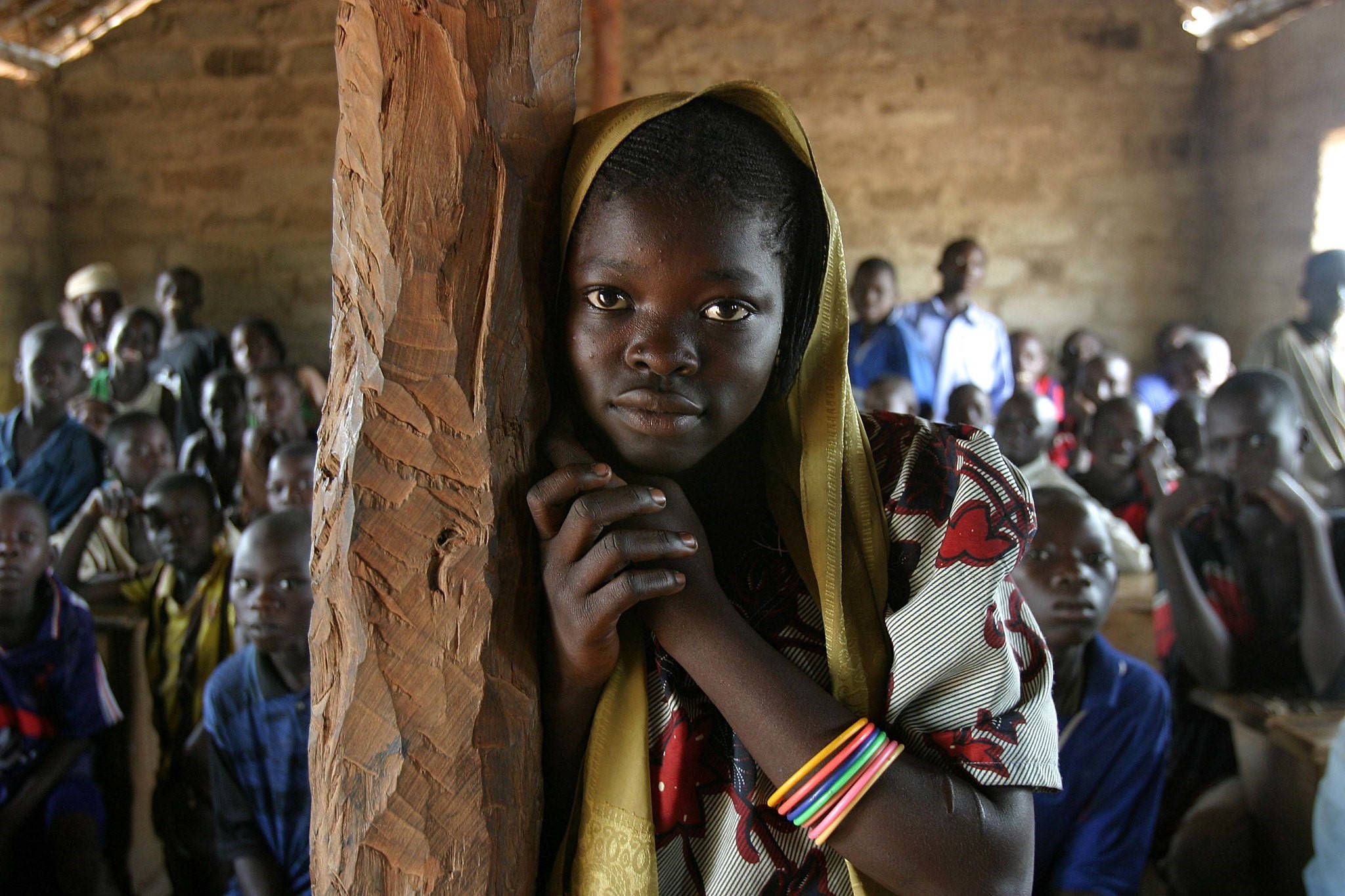 Central African Republic, yellow headscarf, wooden post, Full HD Desktop Wallpaper