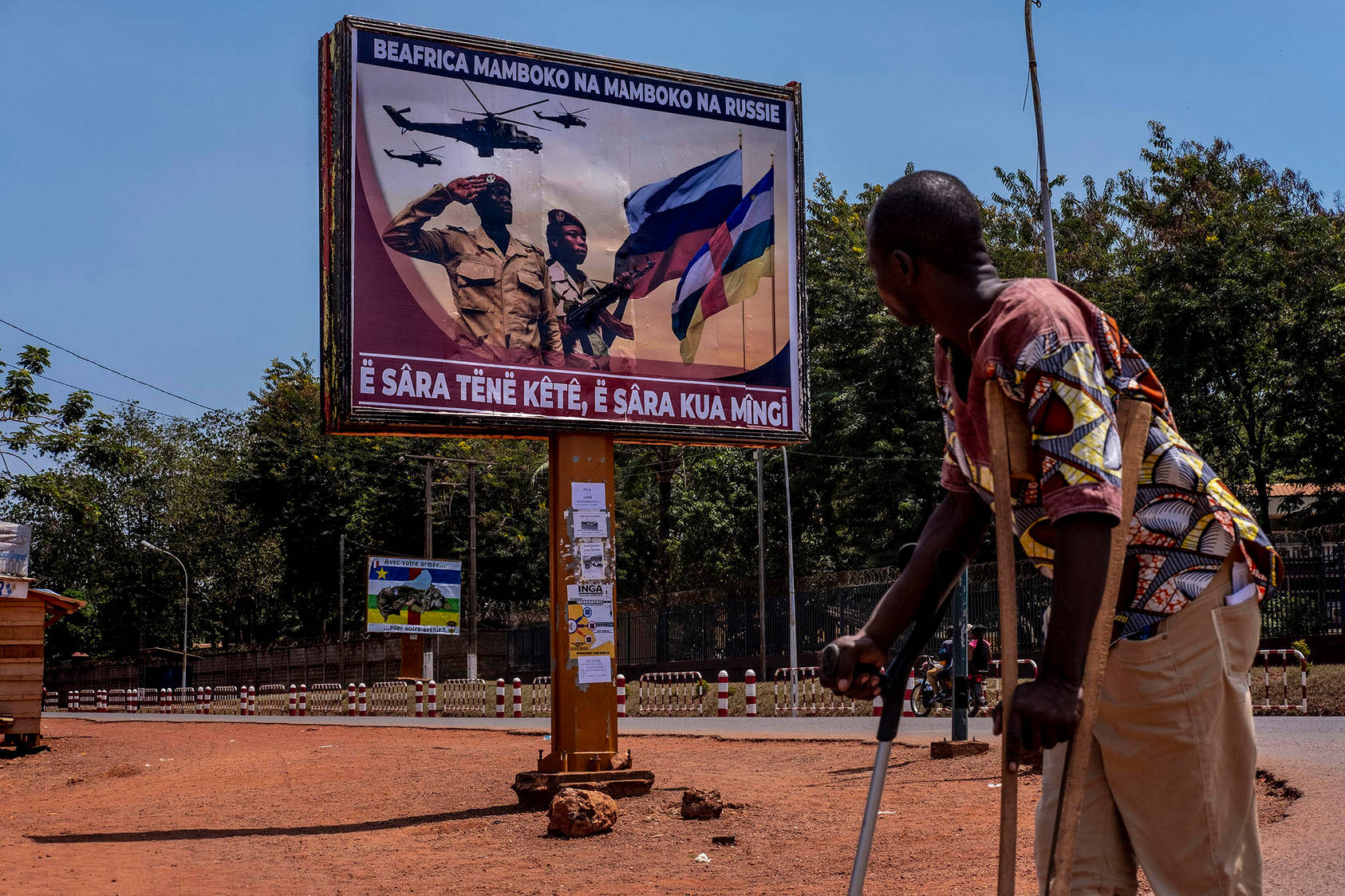 injured man, Central African Republic, large billboard, HD Desktop Wallpaper