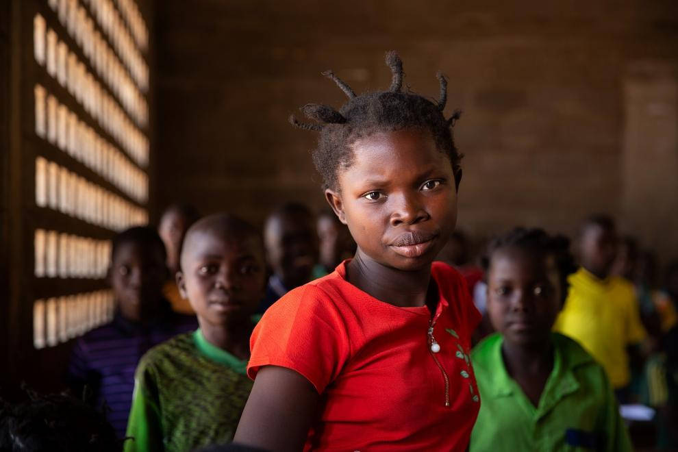 Central African Republic, red shirt, sunlit classroom, SD Desktop Wallpaper