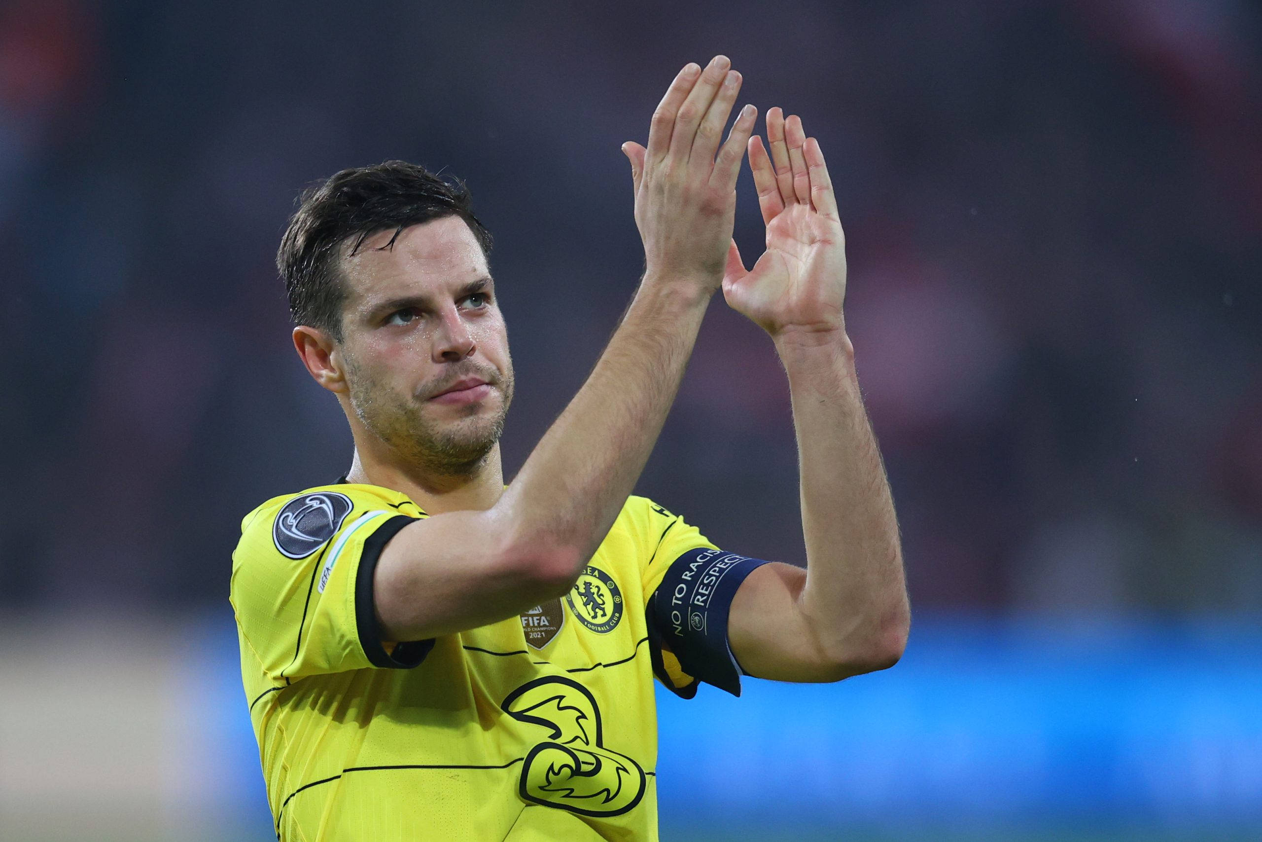 César Azpilicueta, yellow jersey, stadium field, 2K Desktop Wallpaper