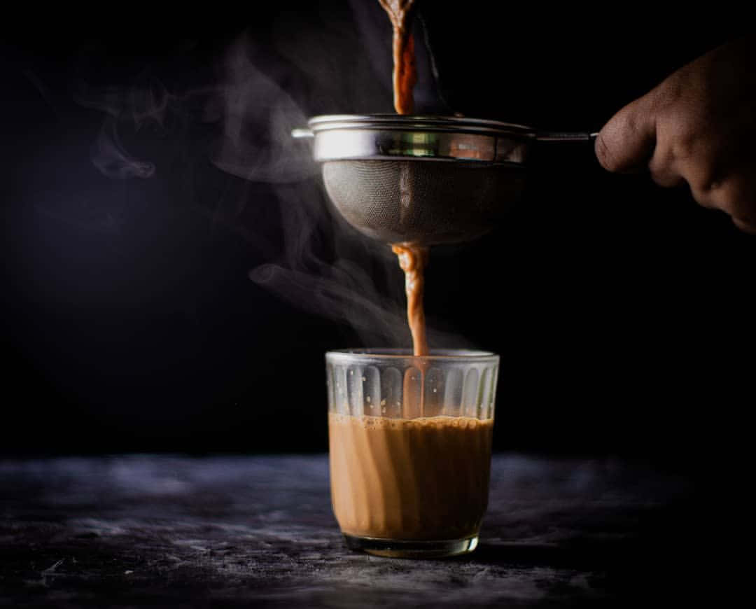 Chai tea, amber tea, metal sieve, SD Desktop Wallpaper