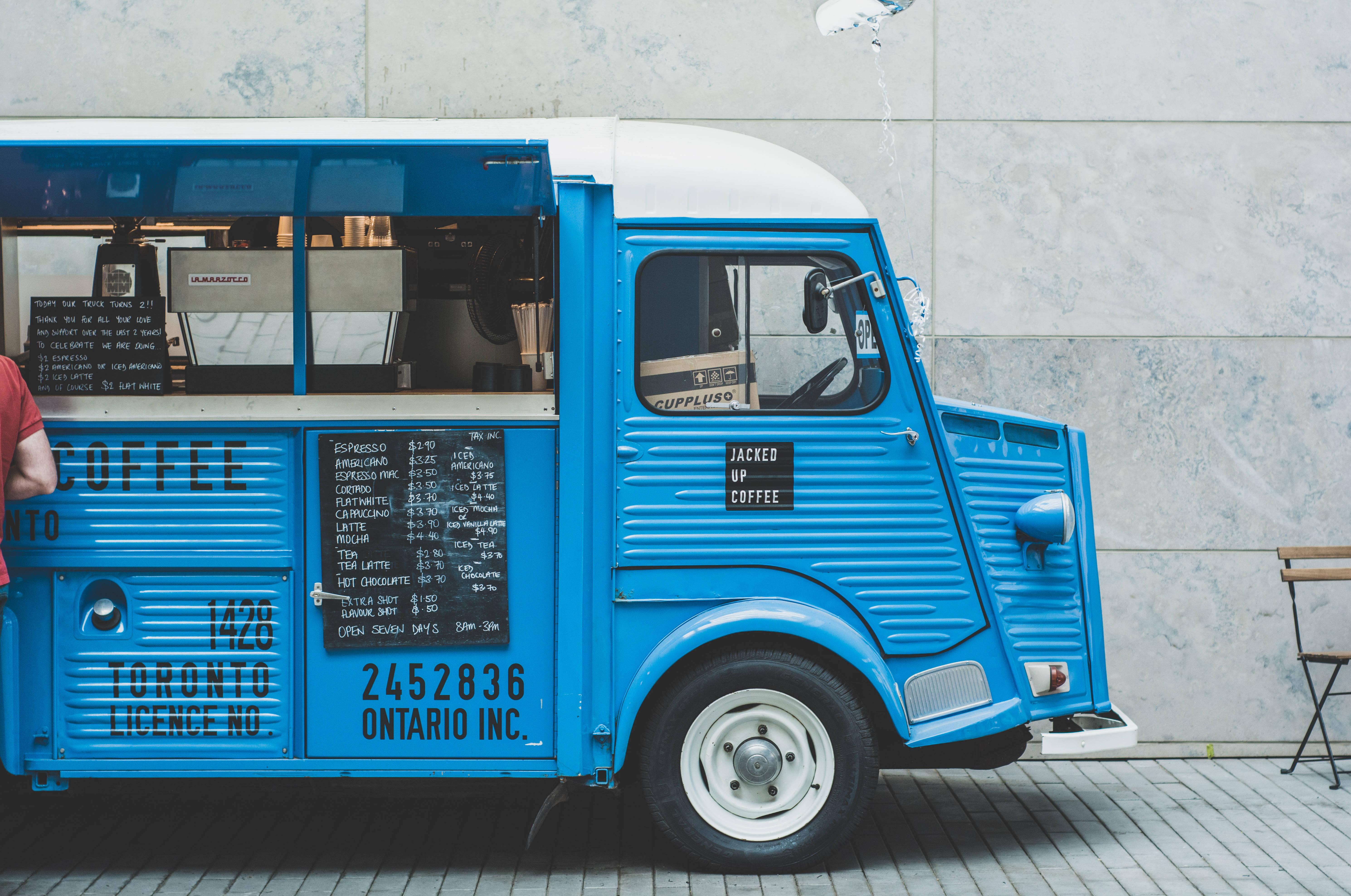 blue food truck, vintage coffee truck, concrete wall, 5K Desktop Wallpaper
