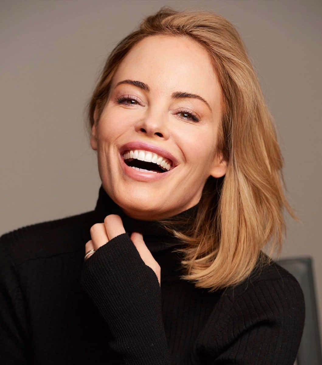 Chandra West, black turtleneck, neutral gray background, SD Phone Wallpaper