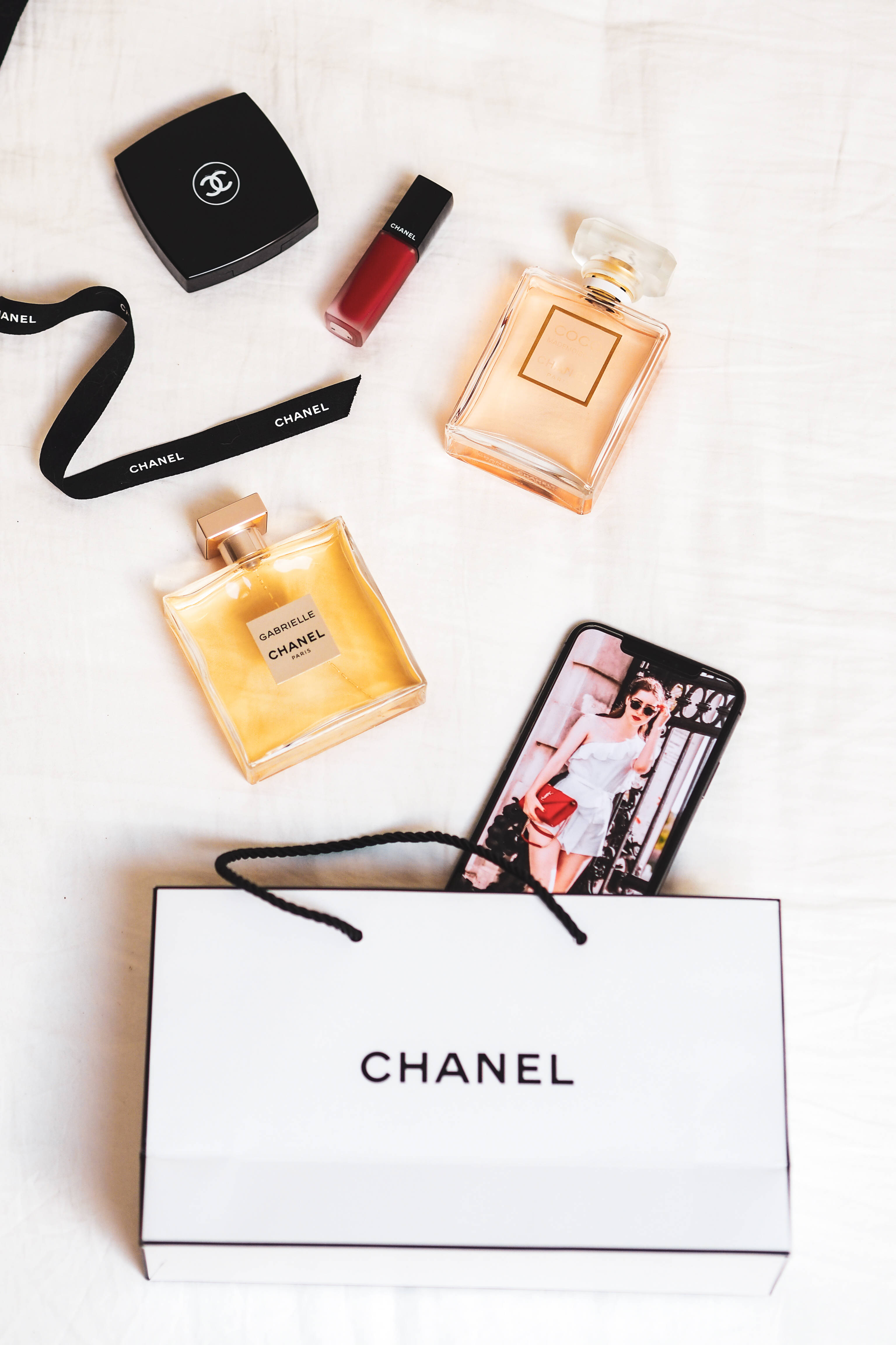 Chanel, beauty products, shopping bag, 4K Phone Wallpaper