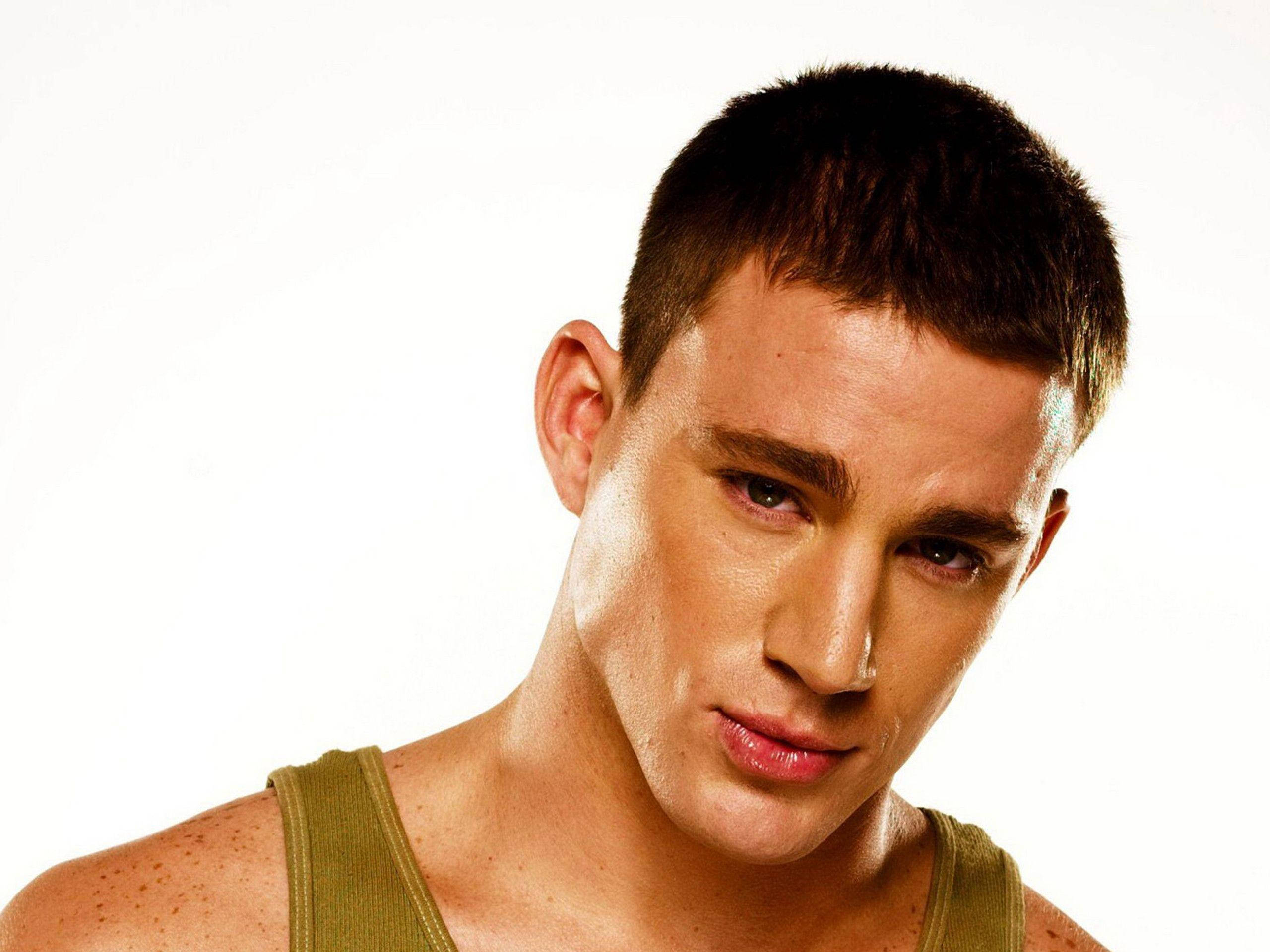 Channing Tatum, olive green tank top, short dark hair, 2K Desktop Wallpaper