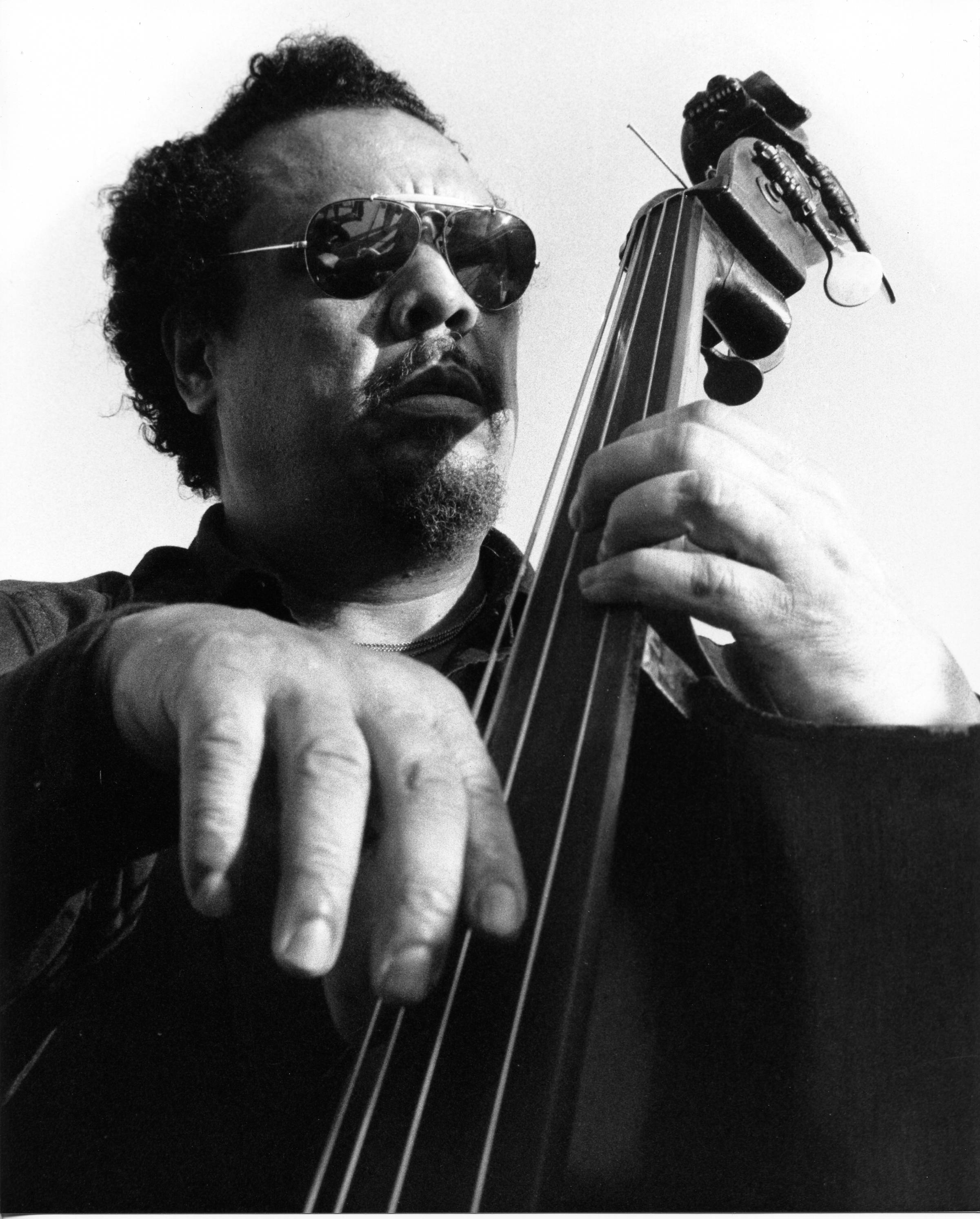 Charles Mingus, double bass, sunglasses, 2K Phone Wallpaper