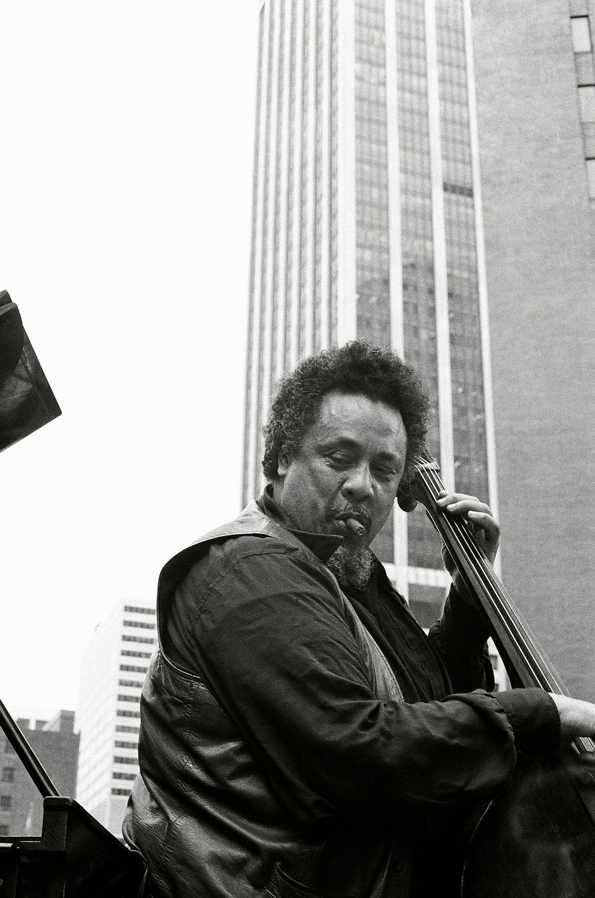 Charles Mingus, upright bass, city skyline, HD Phone Wallpaper