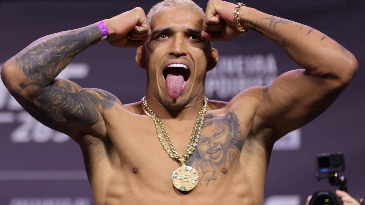 Charles Oliveira, tongue out, muscular tattooed fighter, HD Desktop Wallpaper