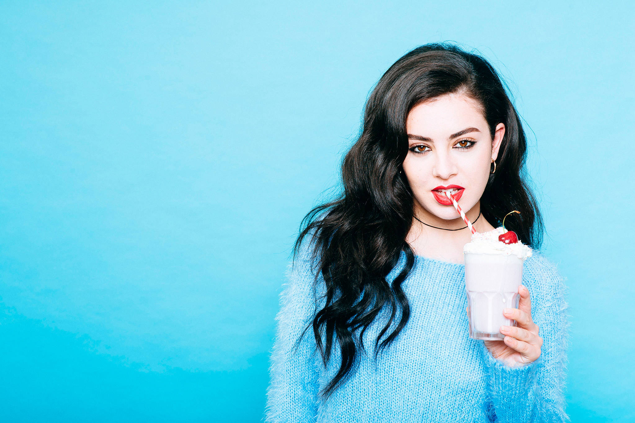 Charli Xcx, blue aesthetic, dark wavy hair, Full HD Desktop Wallpaper