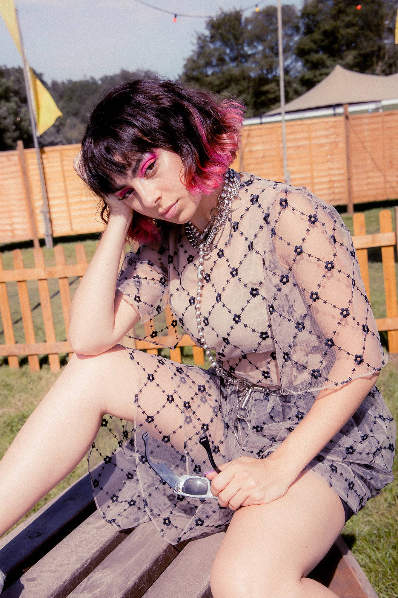 Charli XCX, pink-tipped hair, bold pink eye makeup, Full HD Phone Wallpaper