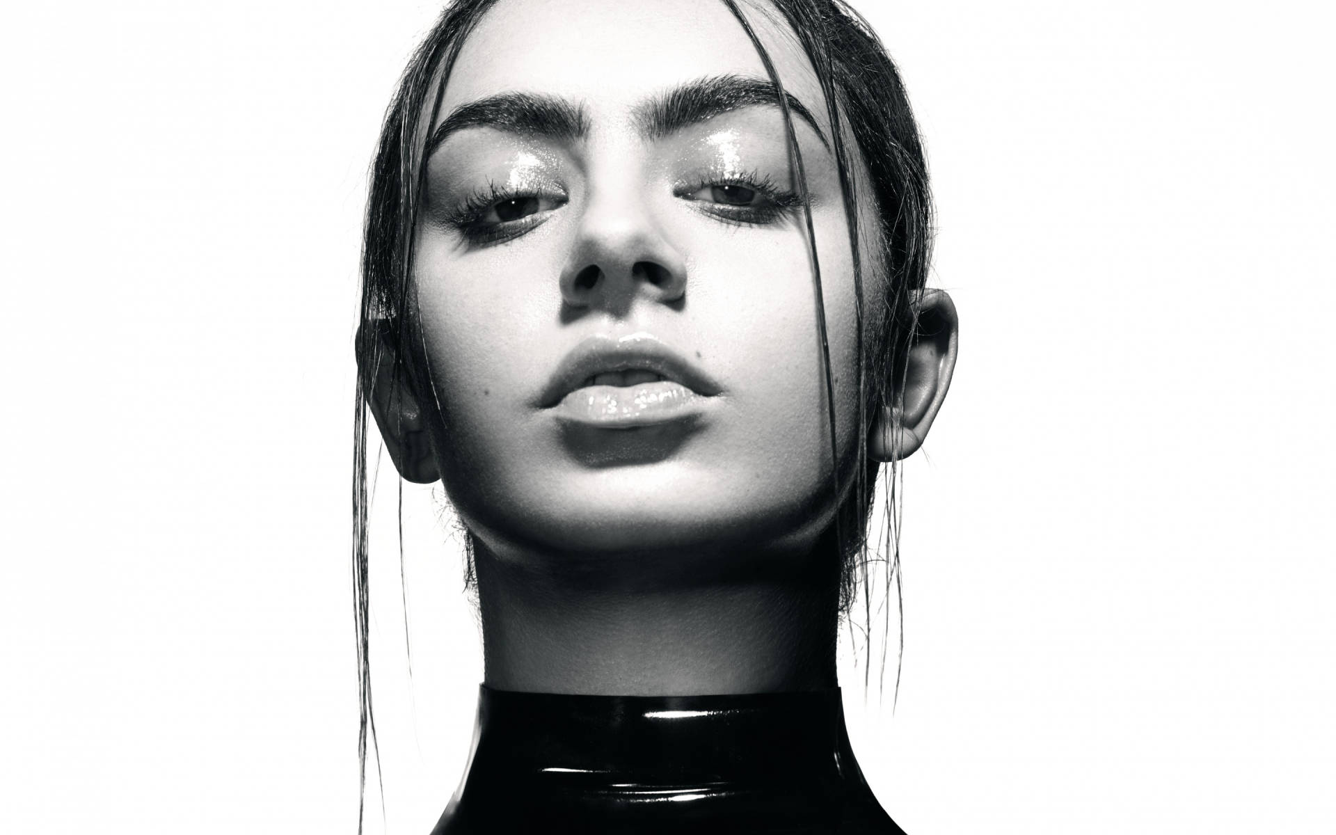 Charli Xcx, black and white portrait, wet hair, Full HD Desktop Wallpaper