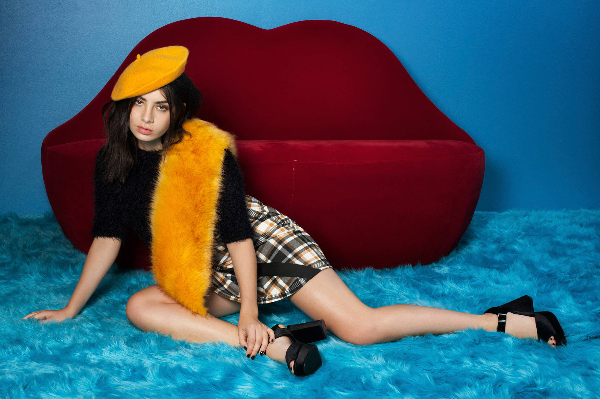 Charli Xcx, yellow beret, fur stole, Full HD Desktop Wallpaper