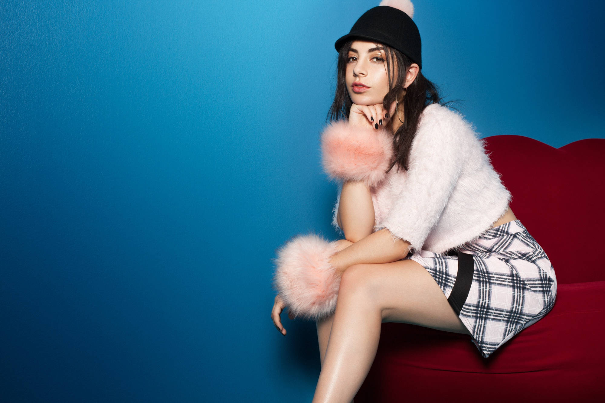 Charli Xcx, fluffy pink jacket, black hat, Full HD Desktop Wallpaper