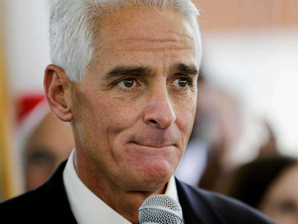 Charlie Crist, white hair, microphone, SD Desktop Wallpaper