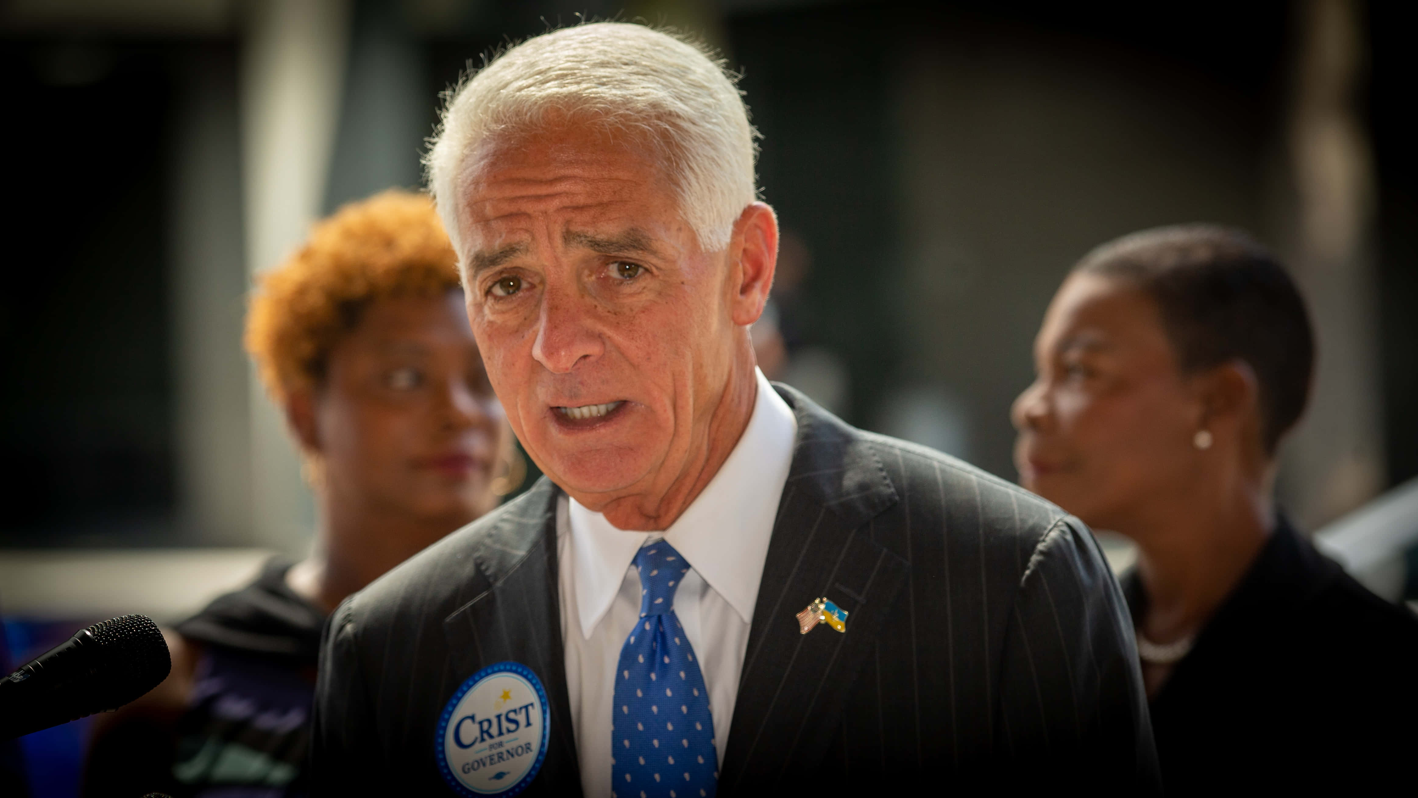 Charlie Crist, pinstripe suit, blue tie, 4K Desktop Wallpaper