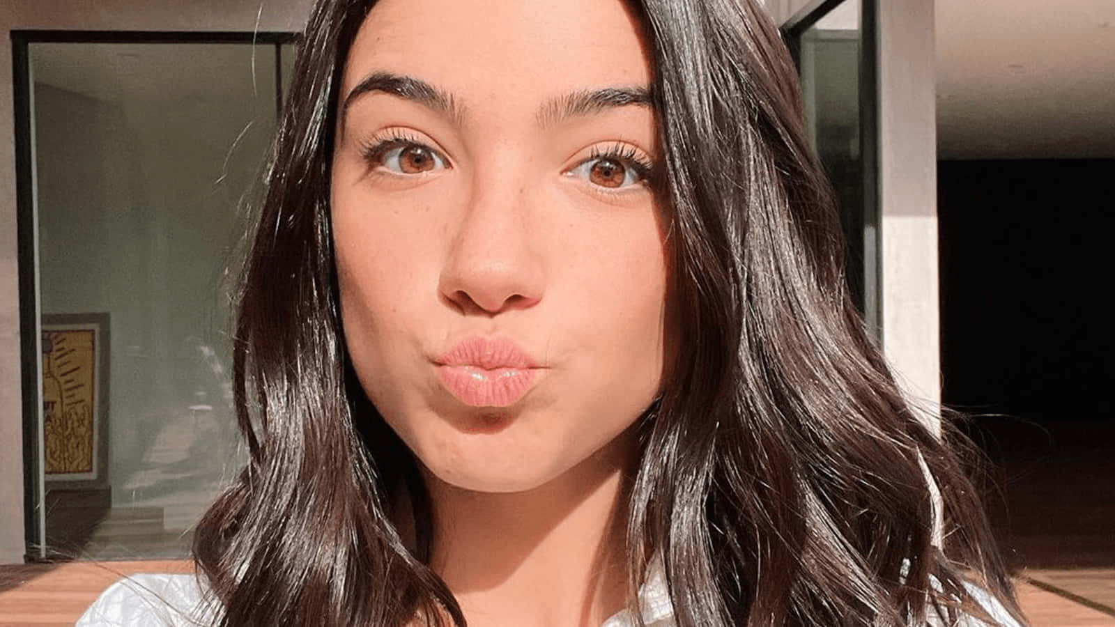 Charlie Damelio, long dark hair, playful kissy face, HD Desktop Wallpaper