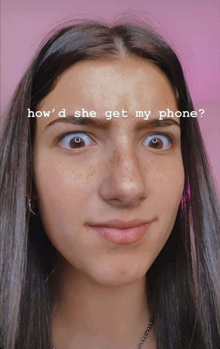 Charlie Damelio, freckles, wide eyes, SD Phone Wallpaper
