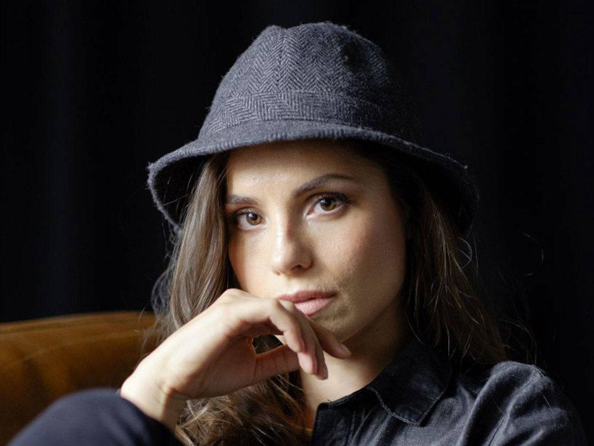 Charlotte Riley, gray fedora, dark backdrop, SD Desktop Wallpaper