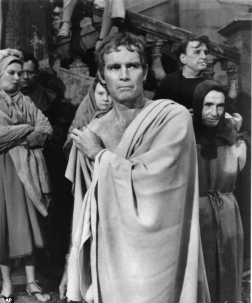Charlton Heston, black and white film still, draped robe, SD Phone Wallpaper