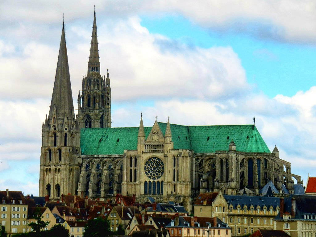 Chartres Cathedral, twin spires, green roof, SD Desktop Wallpaper