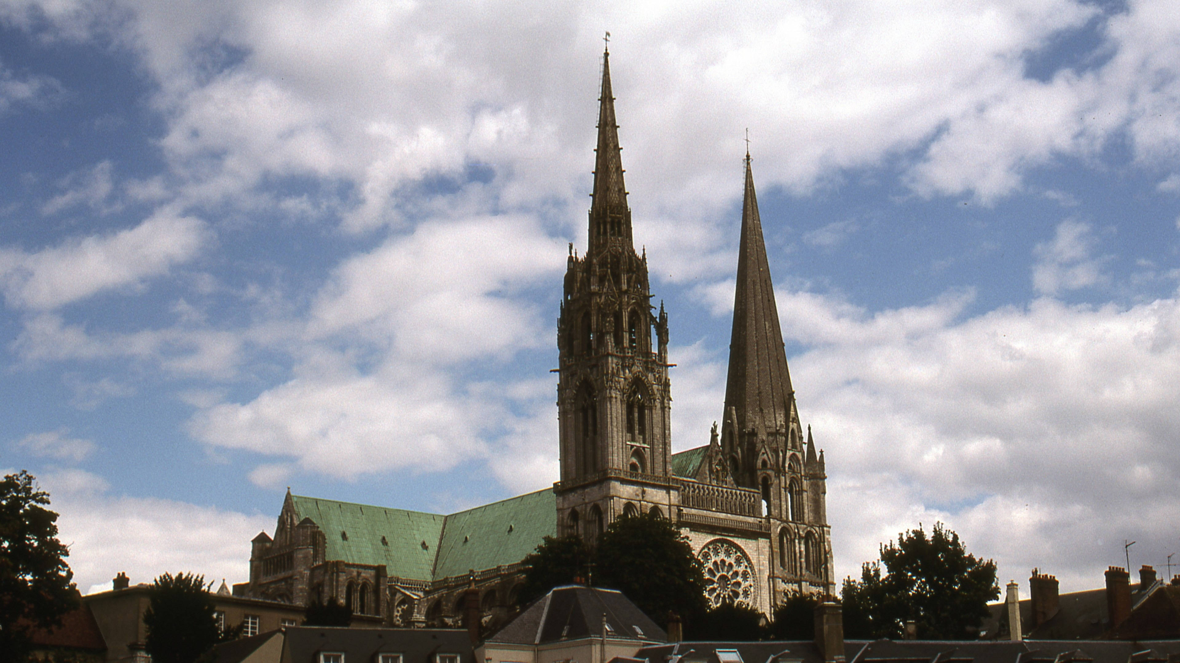 Chartres Cathedral, twin spires, green roof, 4K Desktop Wallpaper