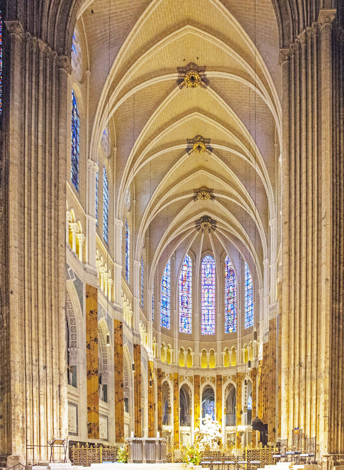 Chartres Cathedral, stone vaulted ceilings, stained glass windows, HD Phone Wallpaper
