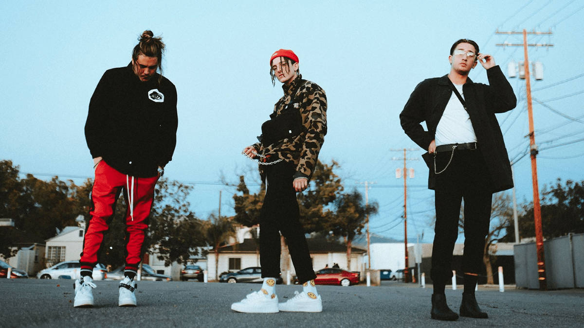 Chase Atlantic, suburban street, dusk, SD Desktop Wallpaper