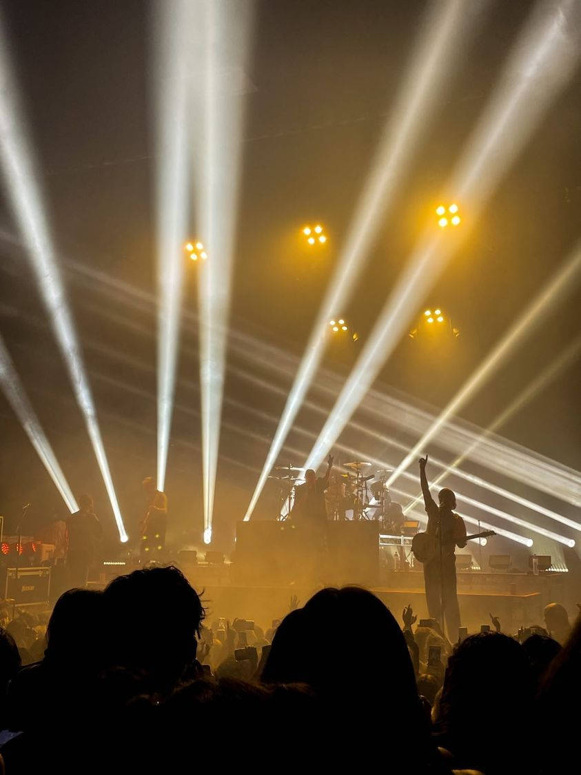 Chase Atlantic, live concert, musicians on stage, SD Phone Wallpaper